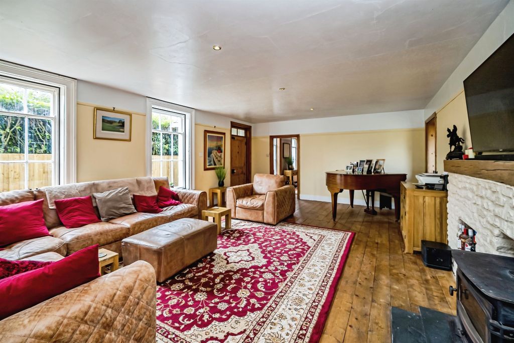 Property photo 2 of 31