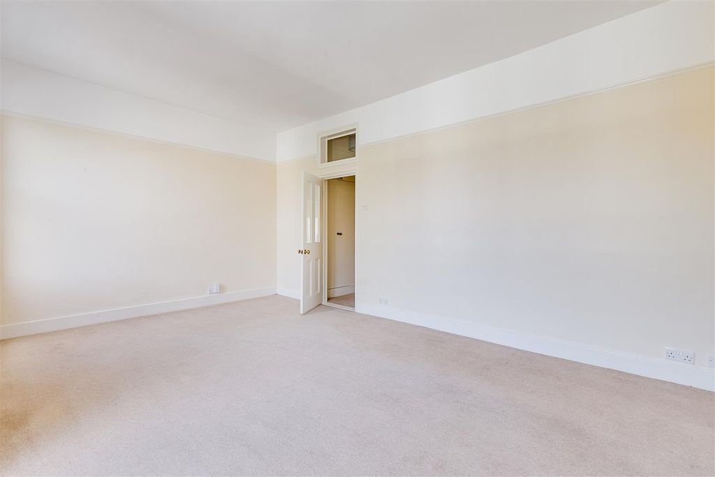 Property photo 3 of 7 Speldhurst Road 68A-8.Jpg