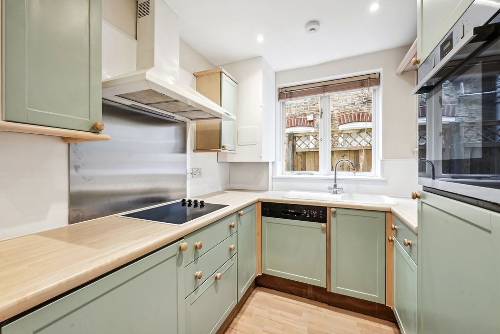 Property photo 3 of 8 Kitchen