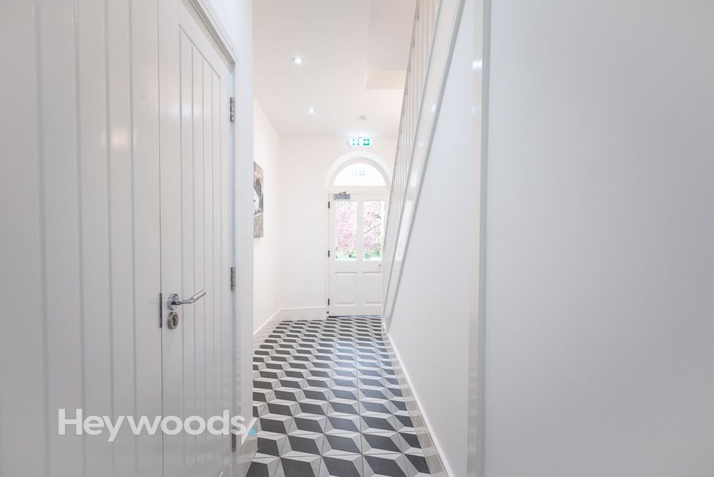 Property photo 3 of 42