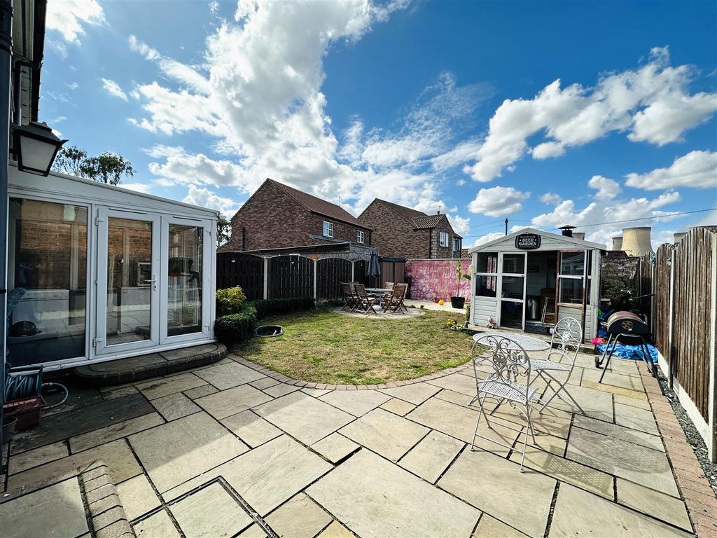 Property photo 3 of 16 Garden 1.Jpg