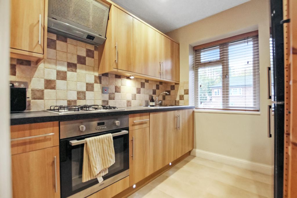 Property photo 3 of 8 Kitchen