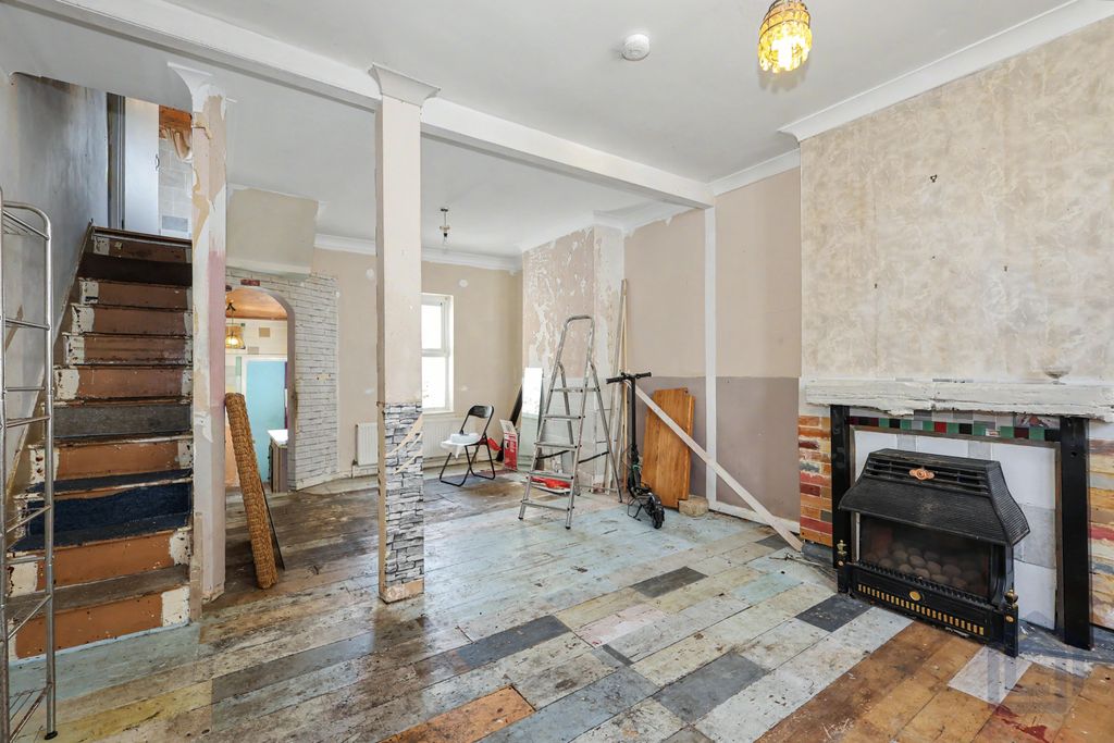 Property photo 3 of 13