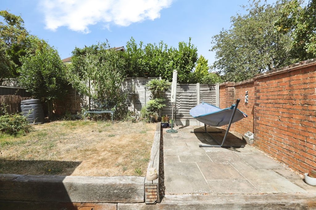 Property photo 3 of 11 Garden