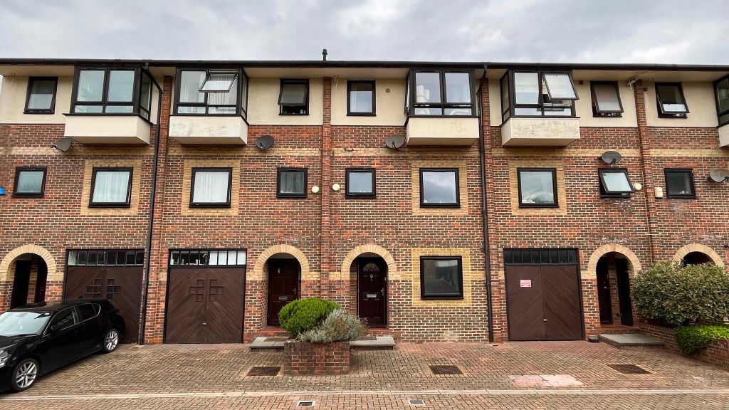 Property photo 1 of 5