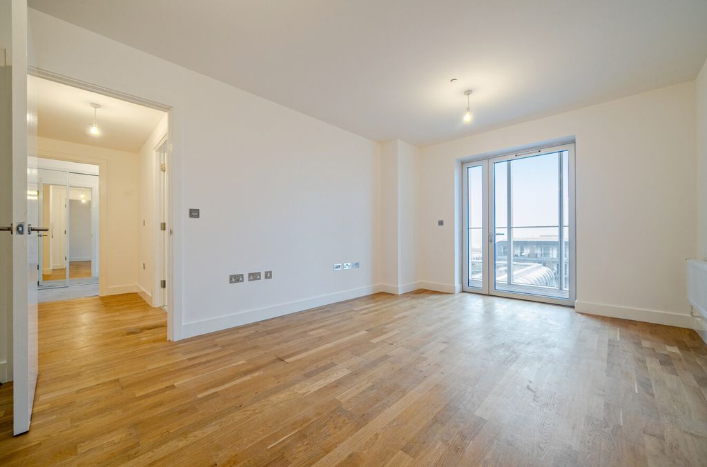 Property photo 2 of 19 1395204-1-695F8F4...