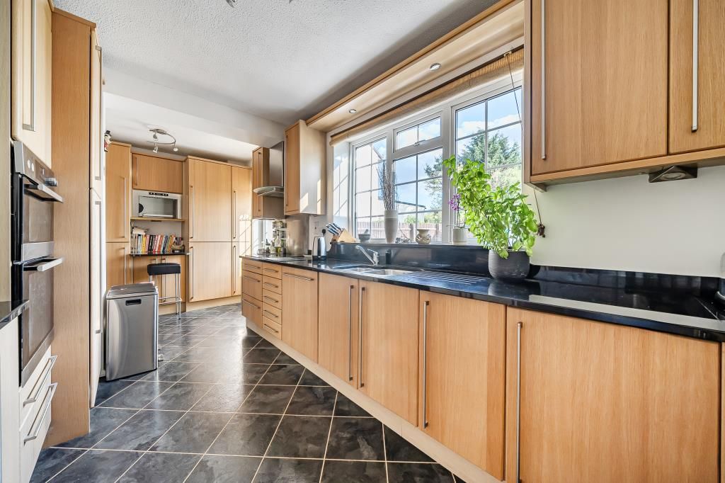 Property photo 2 of 20 Kitchen
