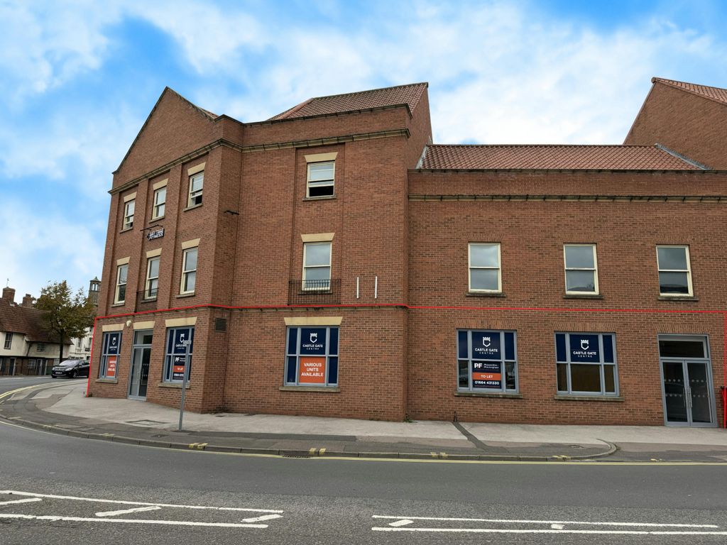 Property photo 3 of 6 20251008_122149914_Iosgfretailedoutline.Jpg