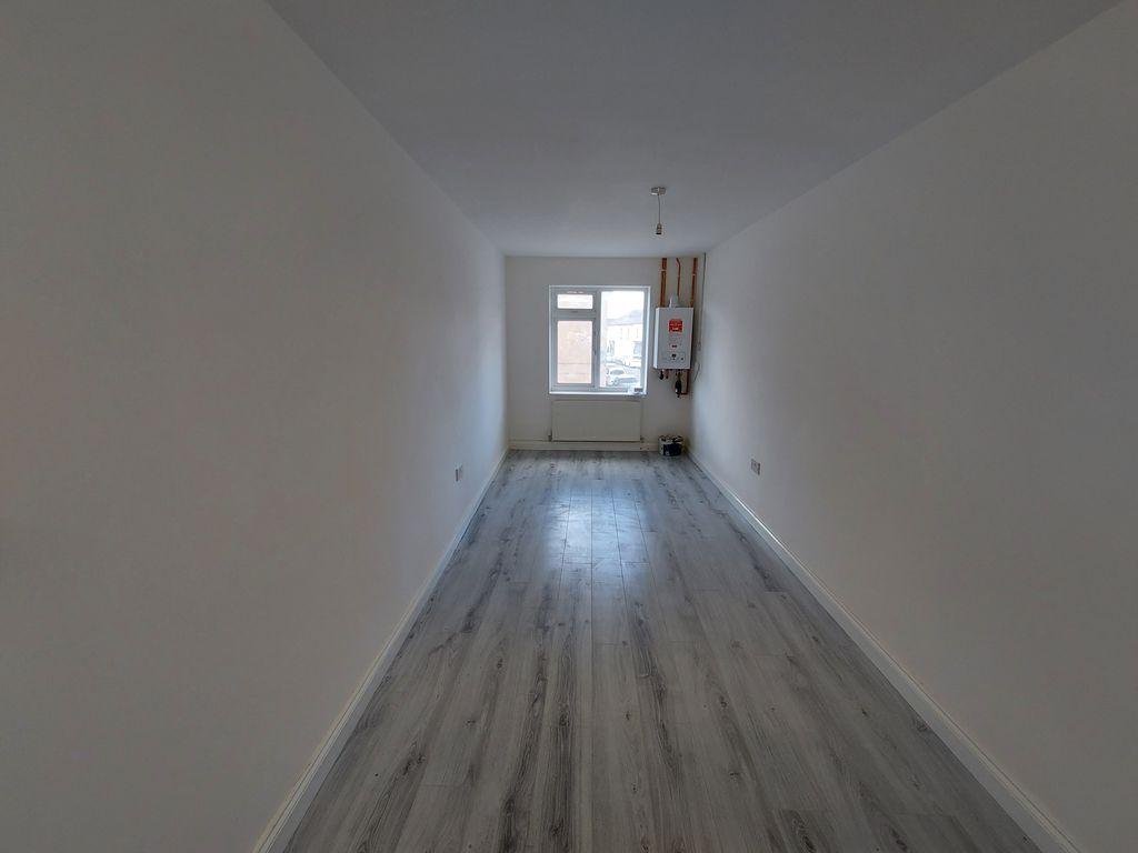 Property photo 2 of 5 Living Room