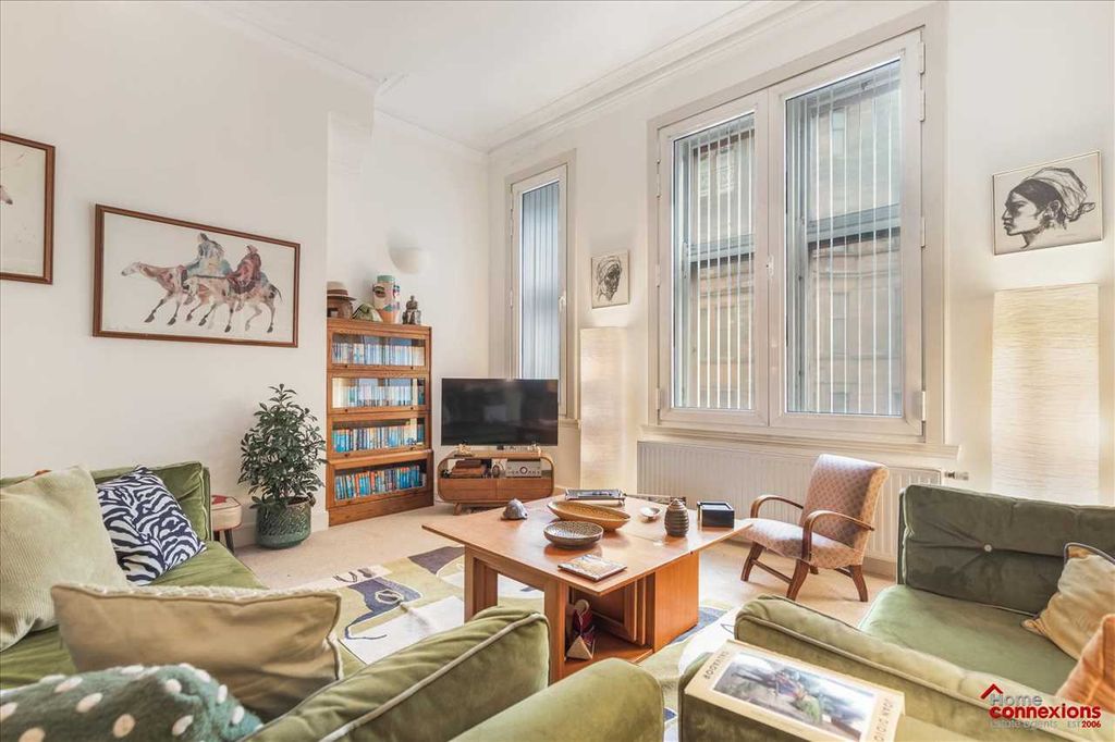 Property photo 2 of 17 Lounge (1)