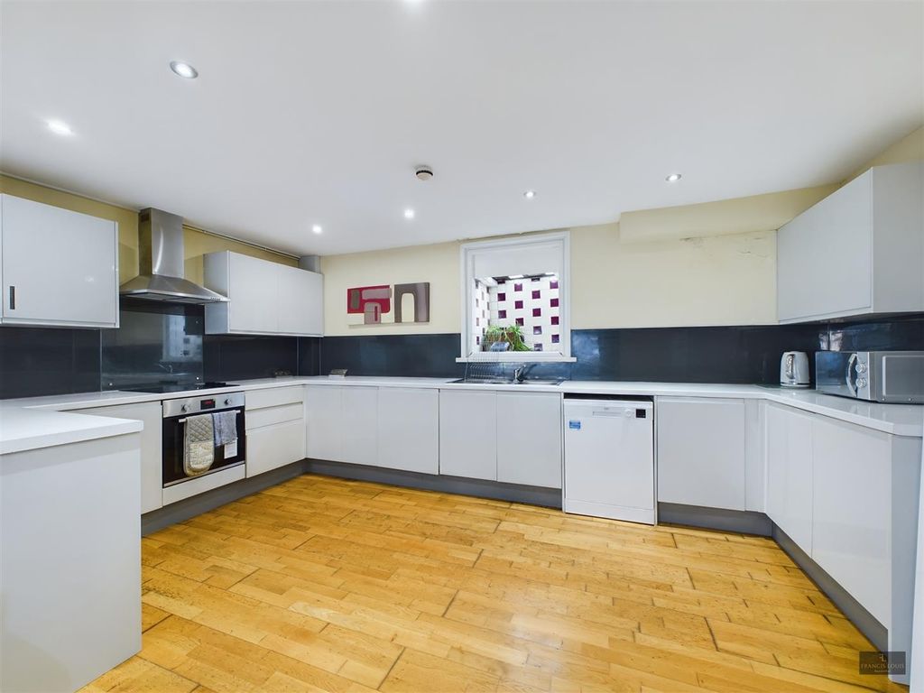 Property photo 1 of 10 Cam02887G0-Pr0016-Still003.Jpg