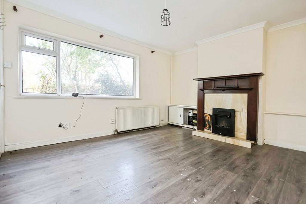 Property photo 2 of 17 Lounge