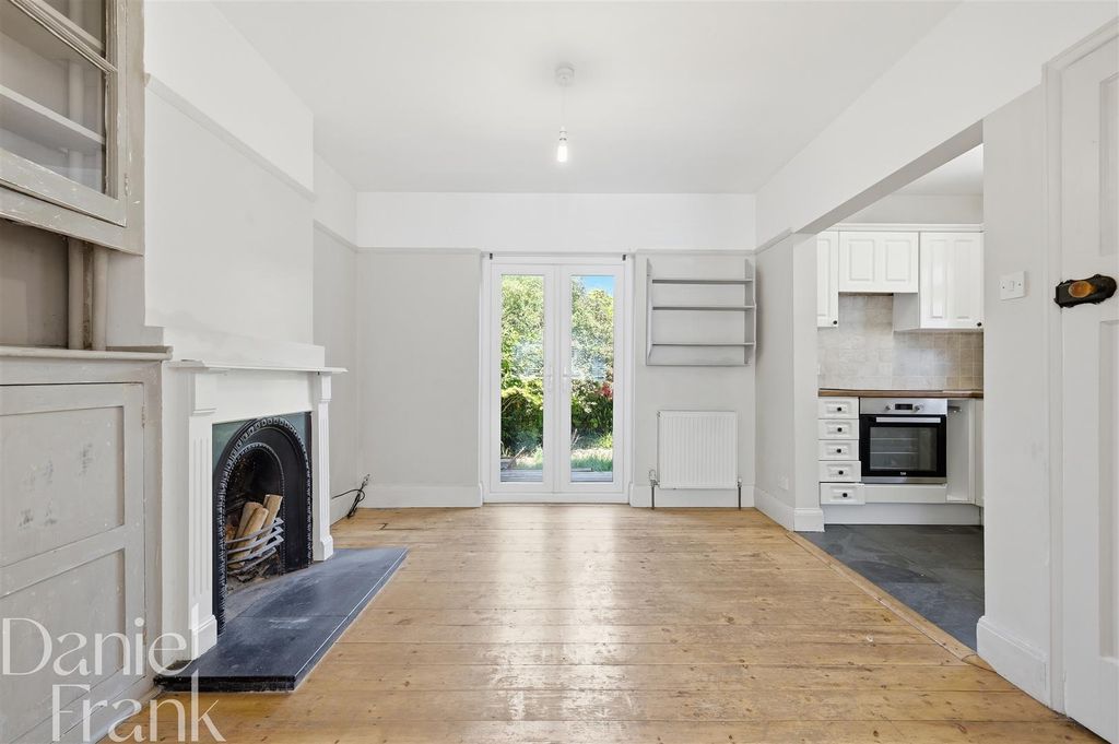 Property photo 2 of 22