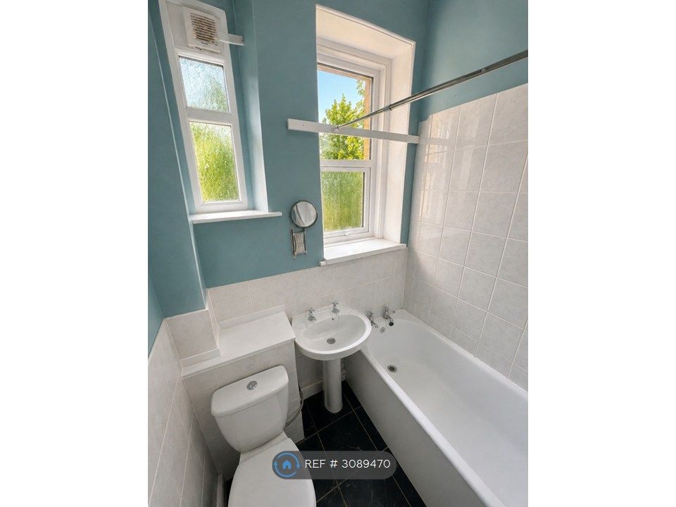 Property photo 2 of 6 Bathroom