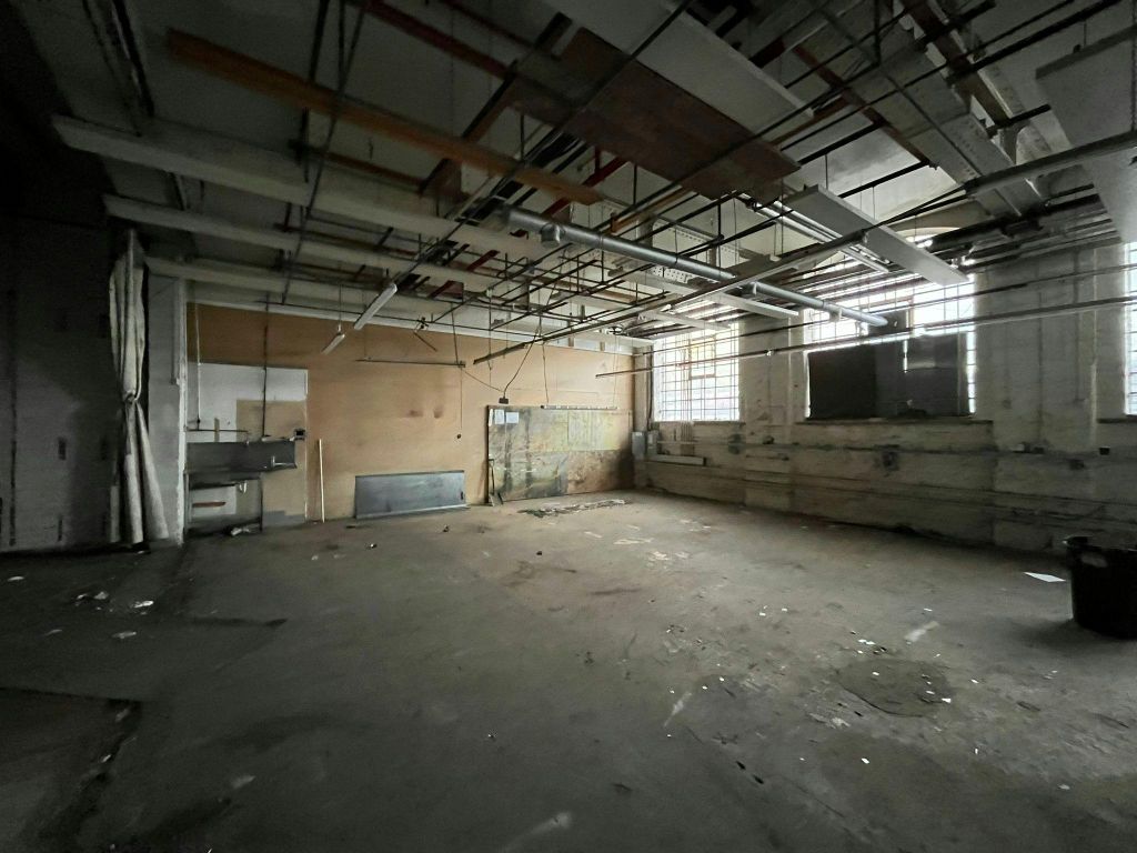 Property photo 3 of 6 917B0Affb12449858794F257ce12868d.Jpg