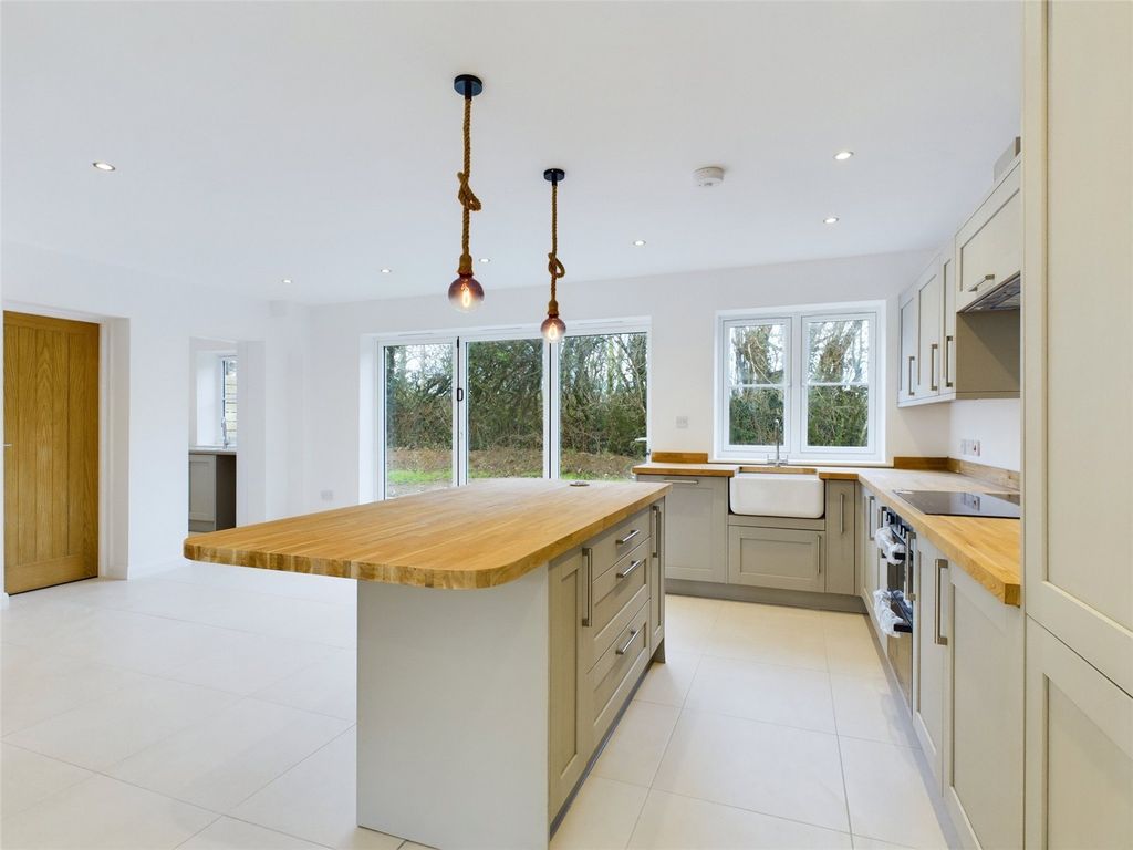 Property photo 2 of 21 Picture No. 05