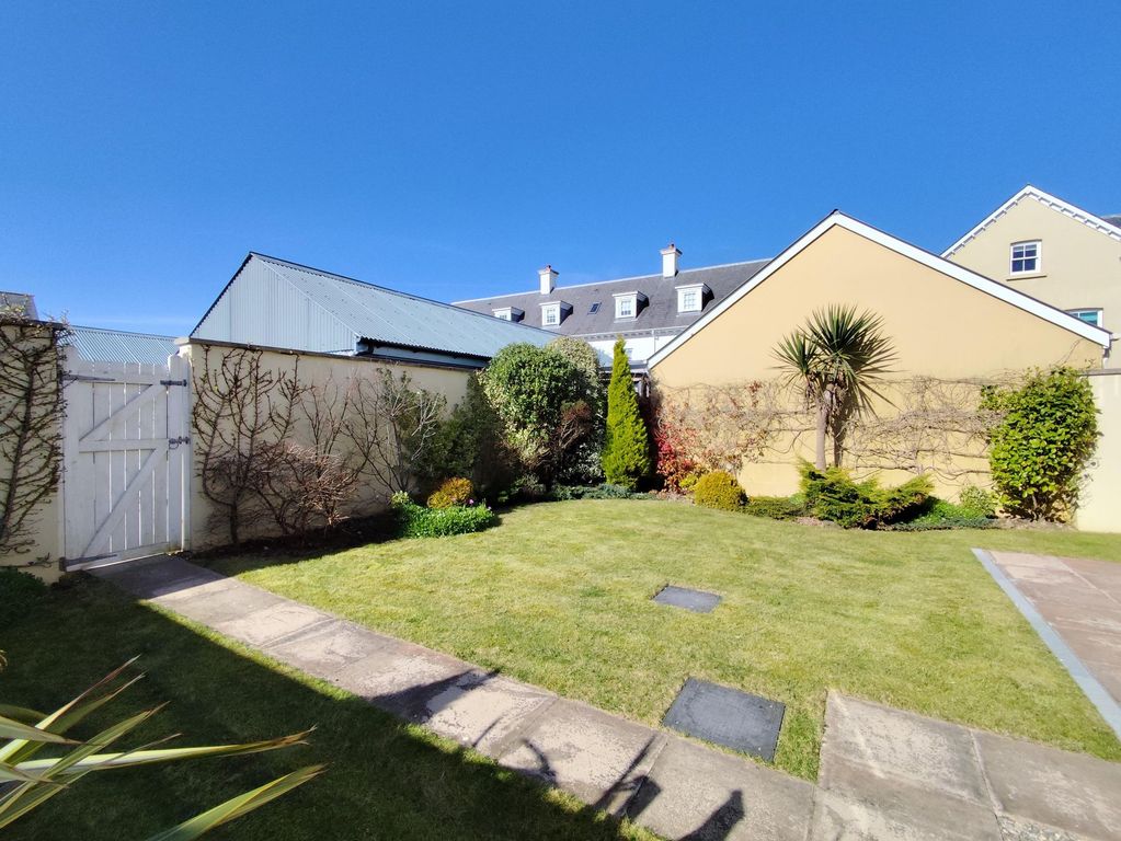 Property photo 3 of 20 External