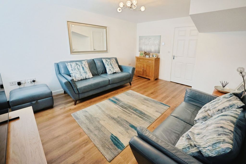 Property photo 3 of 17 Pbox-Img.Jpg