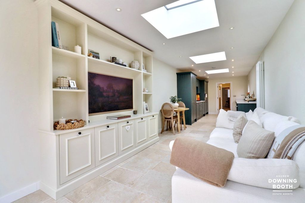 Property photo 2 of 26