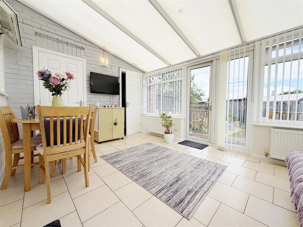 Property photo 3 of 25 Conservatory