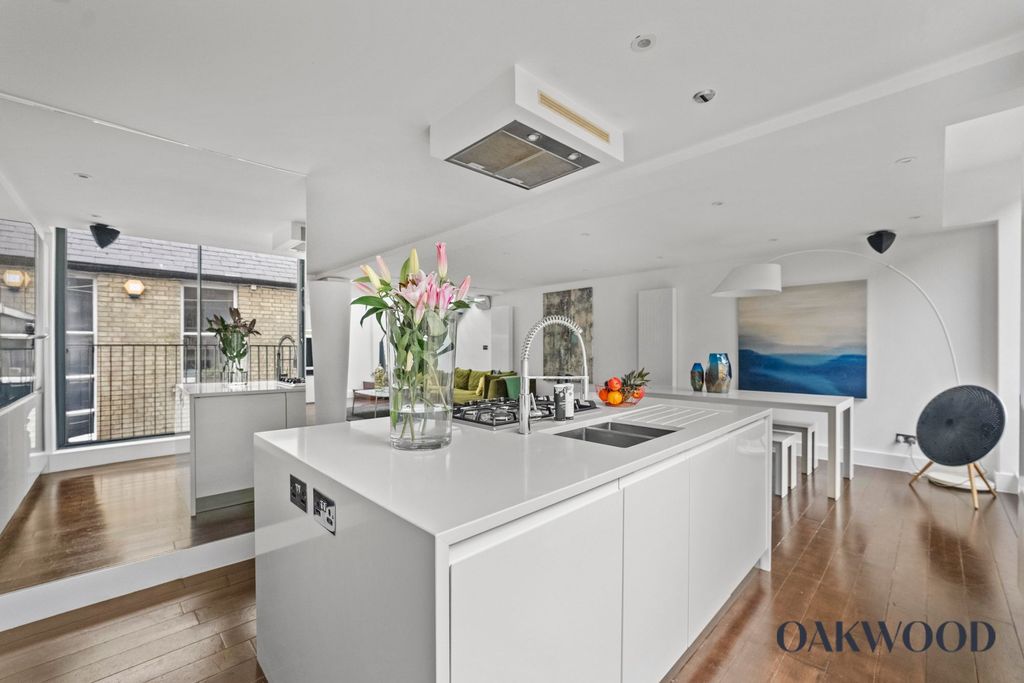 Property photo 3 of 24