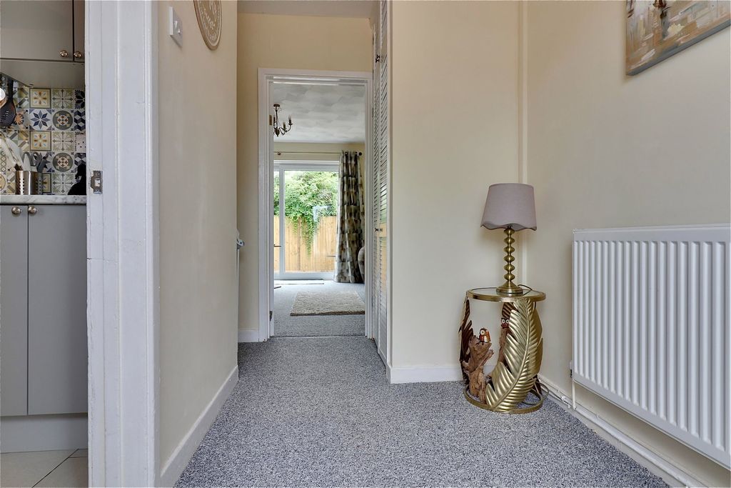 Property photo 2 of 20