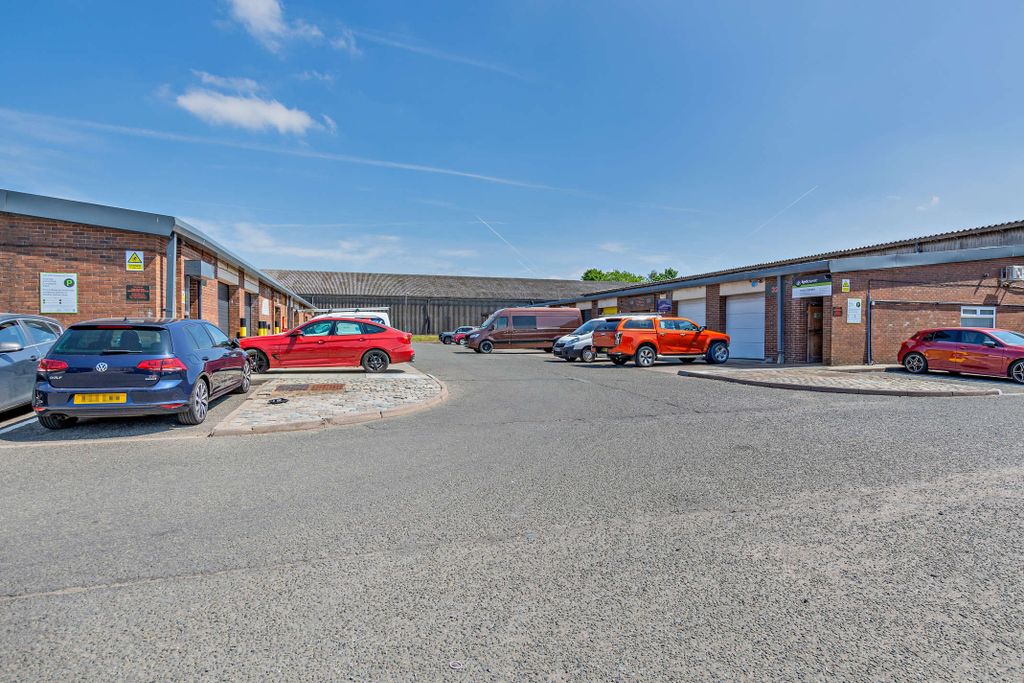 Property photo 3 of 8 8648703-Exterior33-800