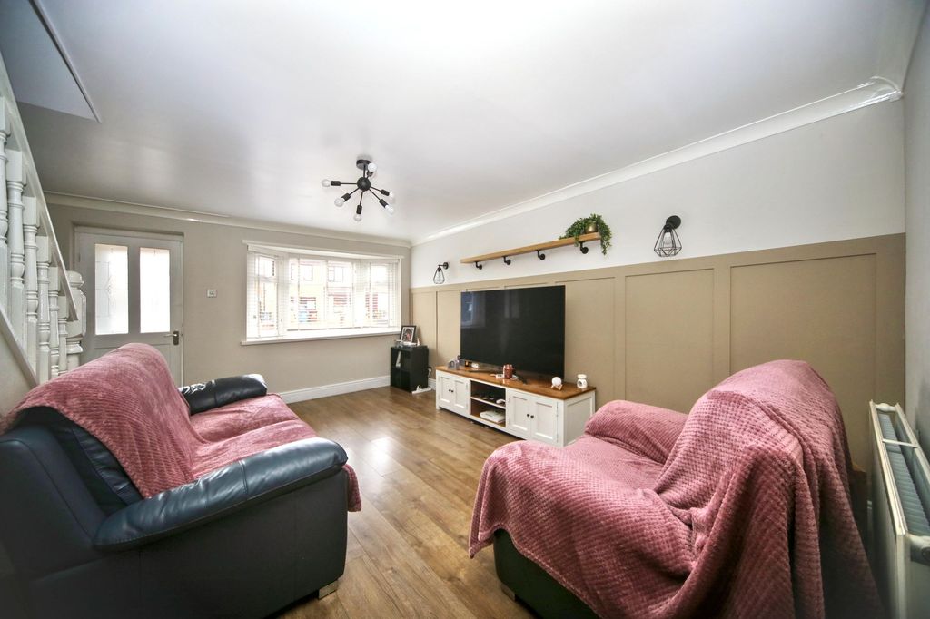 Property photo 2 of 25