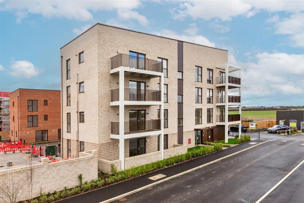Property photo 2 of 11 Genome Close, Franklin Gardens, External Shot.Jpg