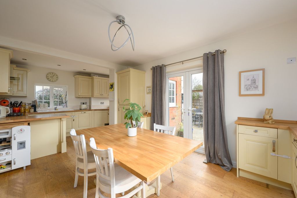 Property photo 2 of 21