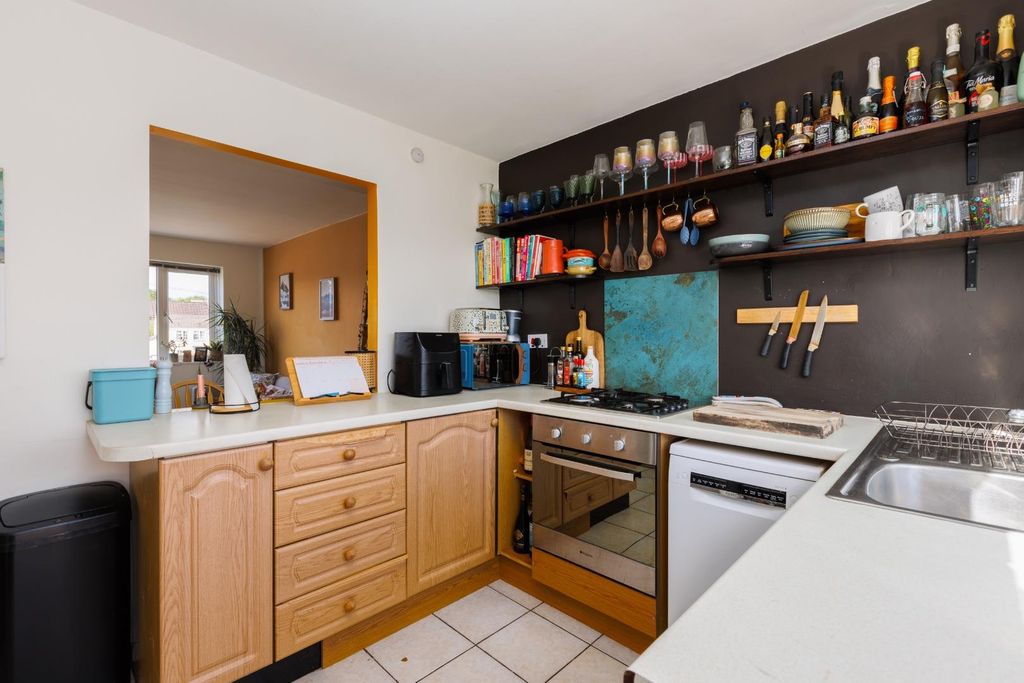 Property photo 2 of 27 Flat 5 Lovelinch Gardens-14.Jpg