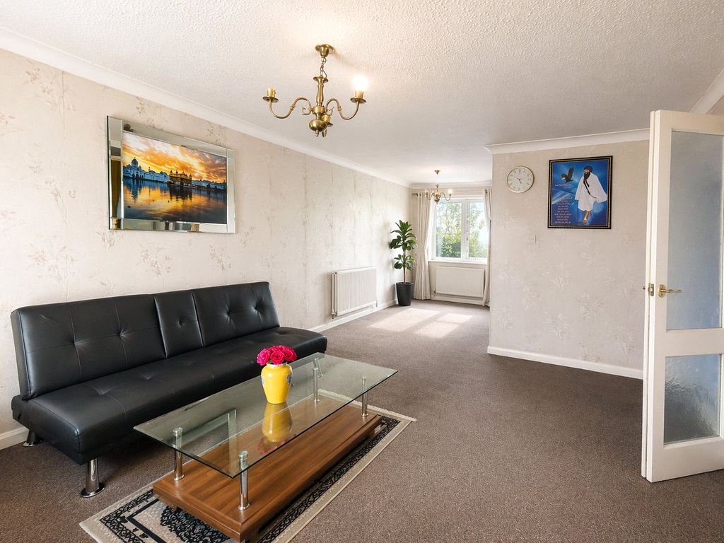 Property photo 2 of 6 Lounge