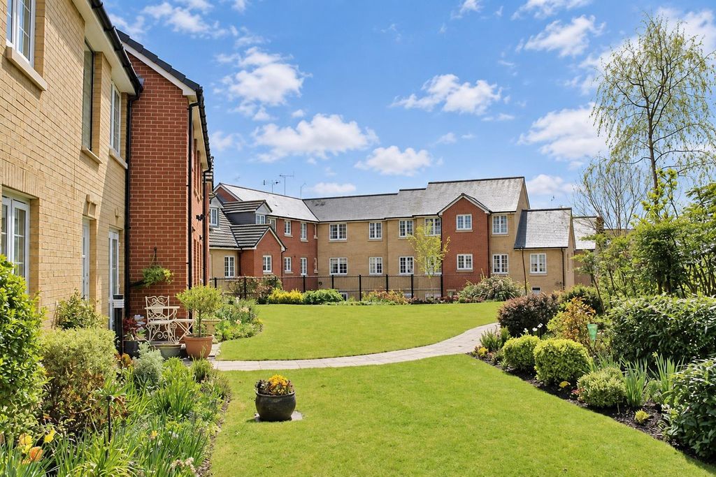 Property photo 2 of 6 Cooper Court Garden.Png