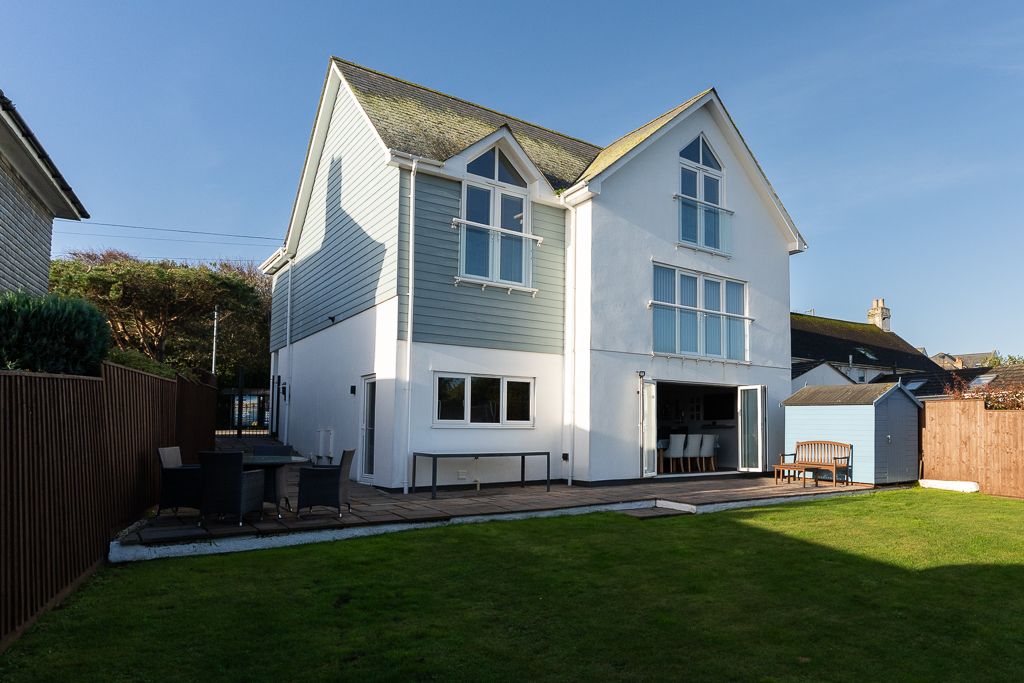 Property photo 2 of 32