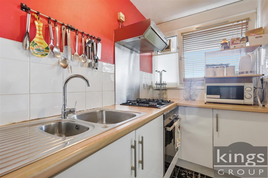Property photo 3 of 18 Kitchen