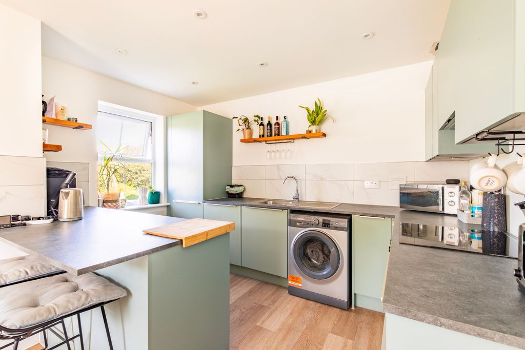 Property photo 3 of 23 17-1-Pheonix-Avenue-21