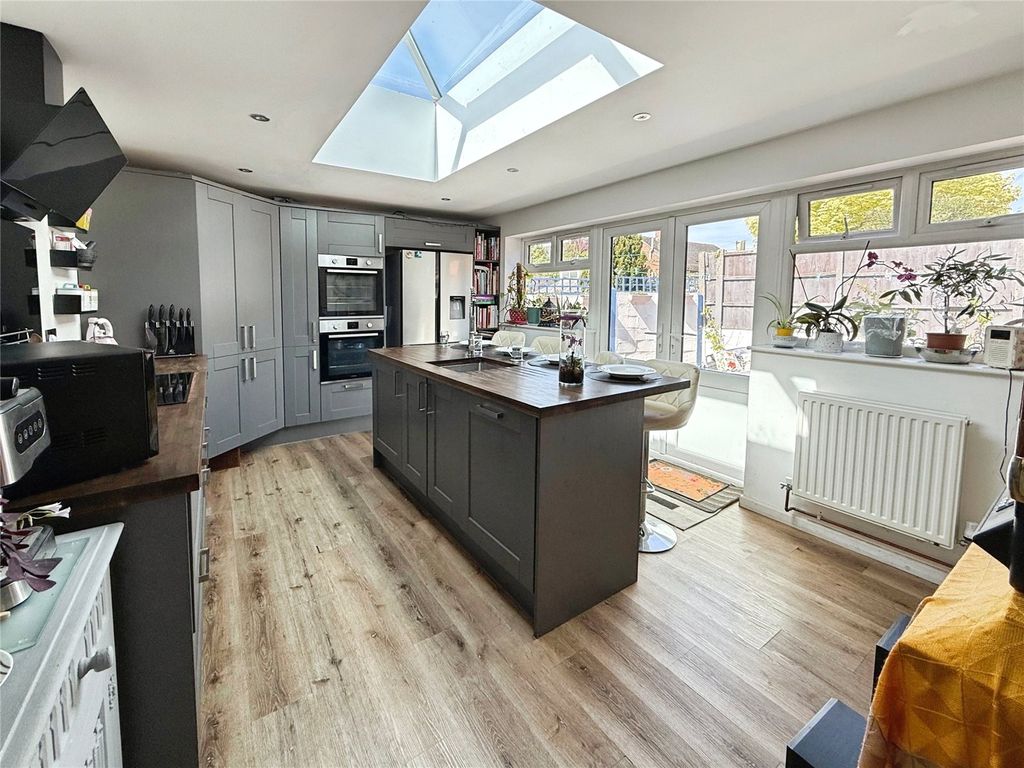 Property photo 3 of 13 Kitchen/Breakfast