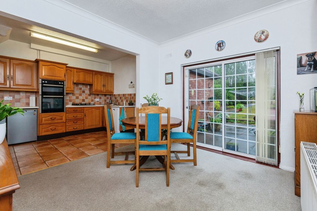 Property photo 3 of 16 Kitchen Diner