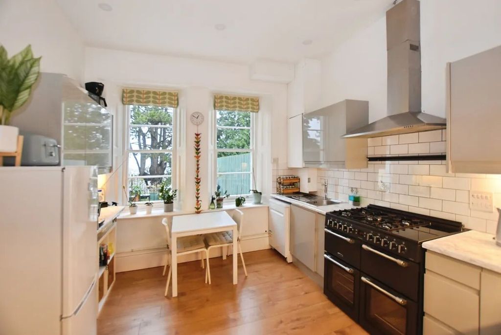 Property photo 3 of 19 Picture 3