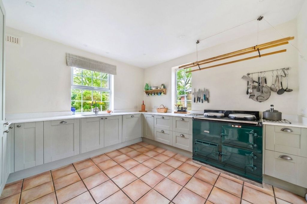Property photo 3 of 16 Kitchen