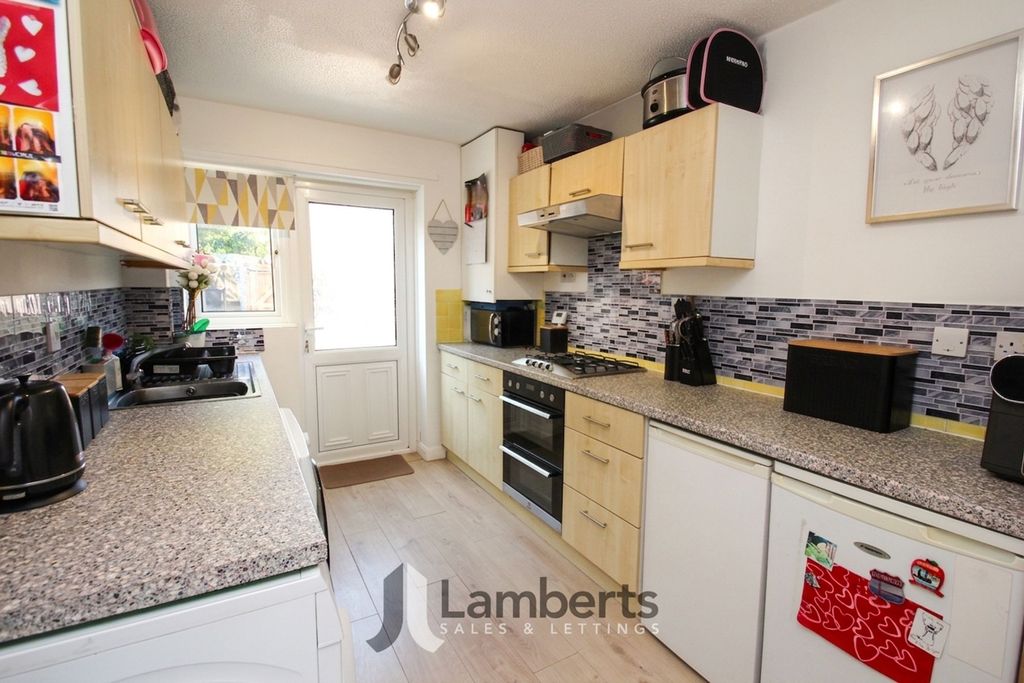Property photo 3 of 19 Kitchen