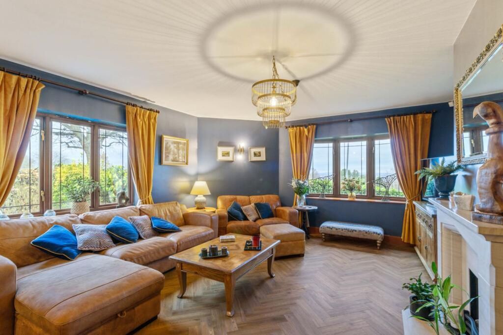 Property photo 2 of 40