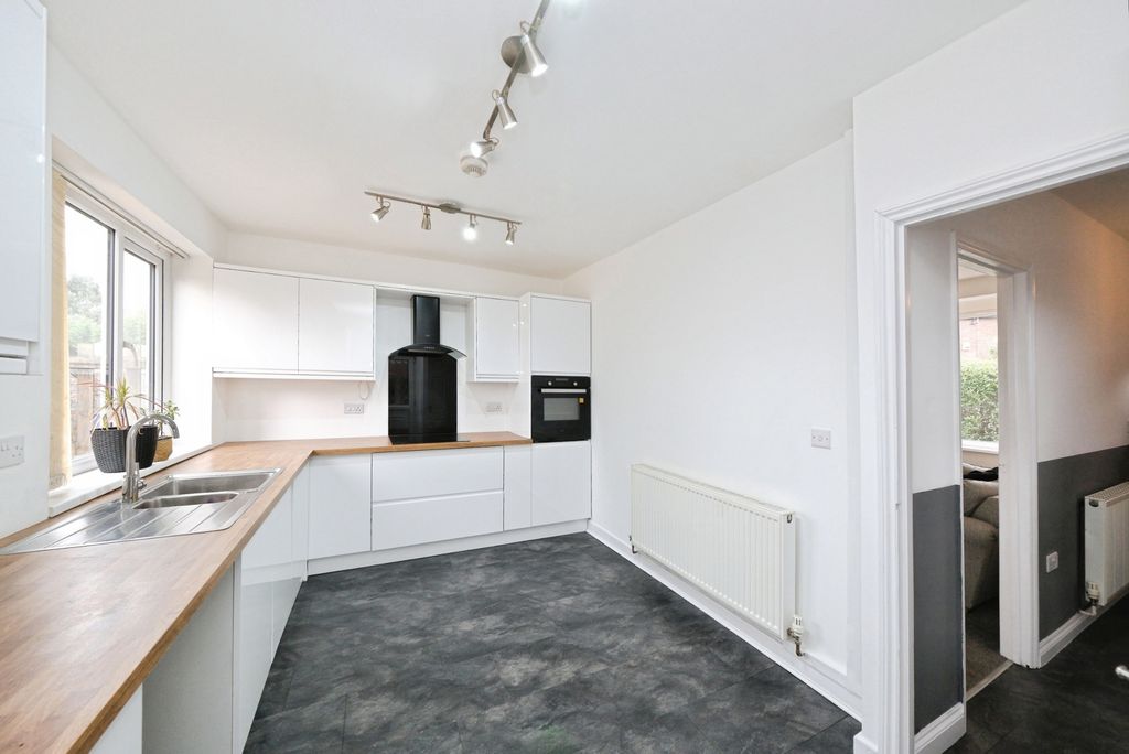 Property photo 2 of 16 Kitchen