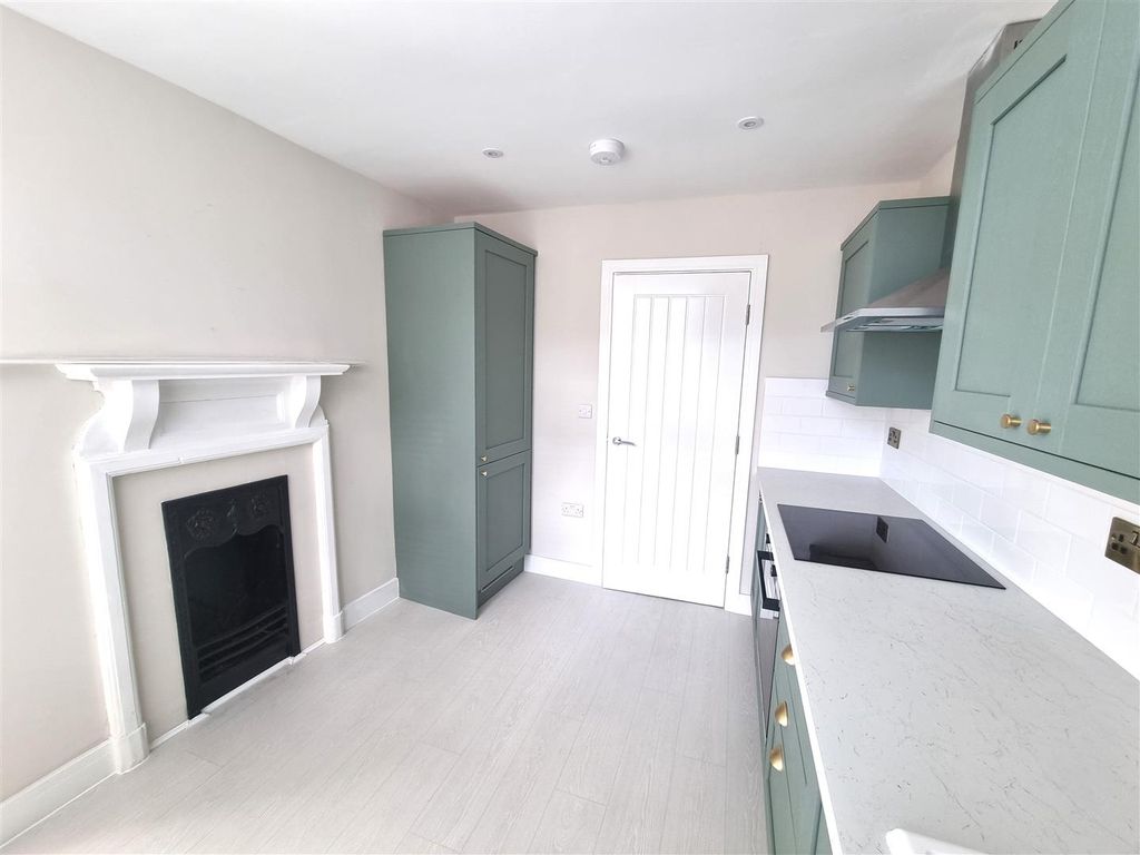 Property photo 1 of 8 Kitchen