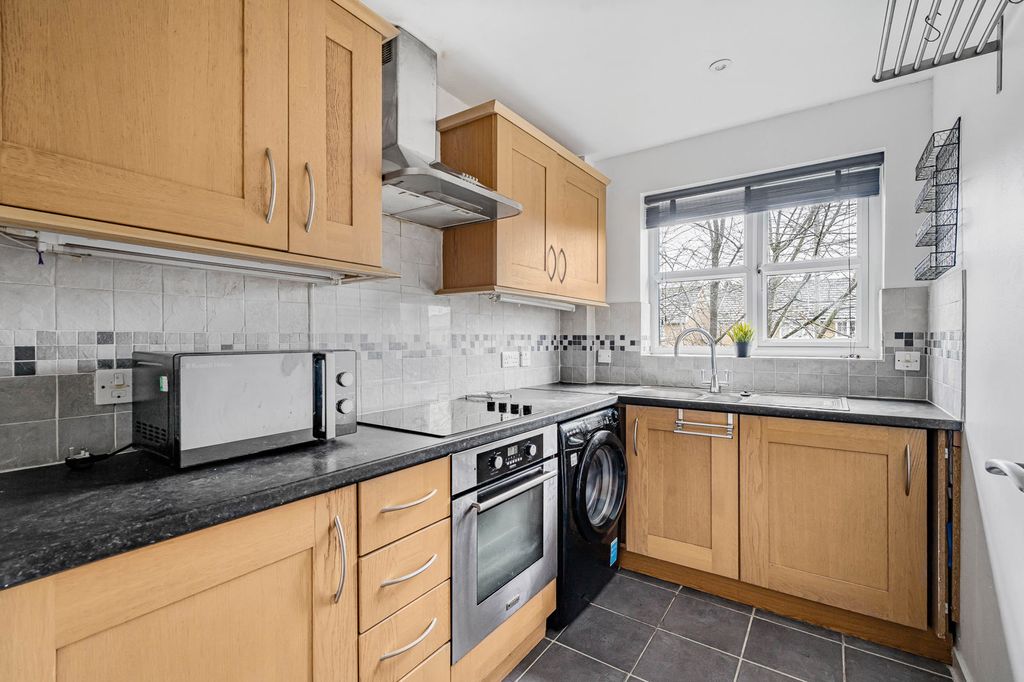 Property photo 3 of 12 Kitchen