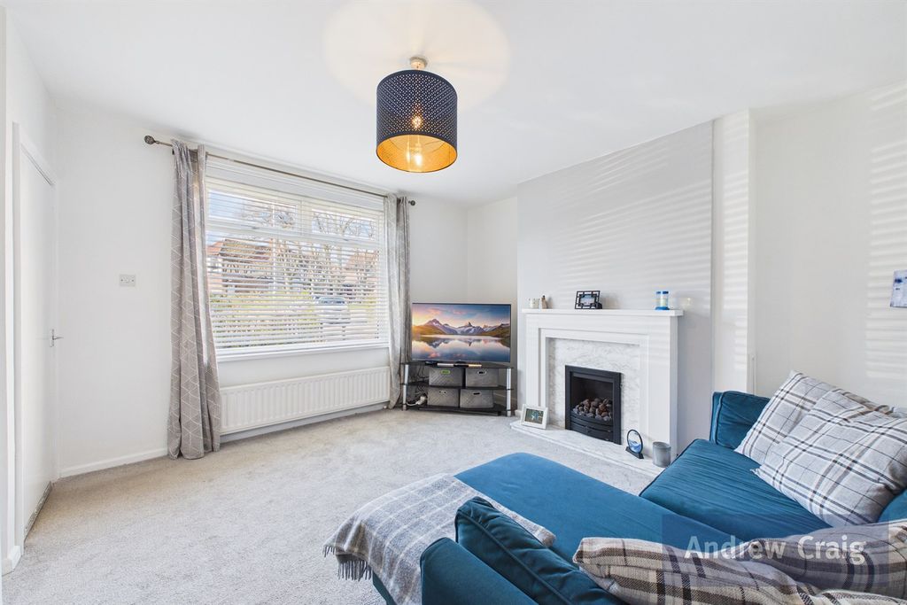 Property photo 2 of 18 Lounge