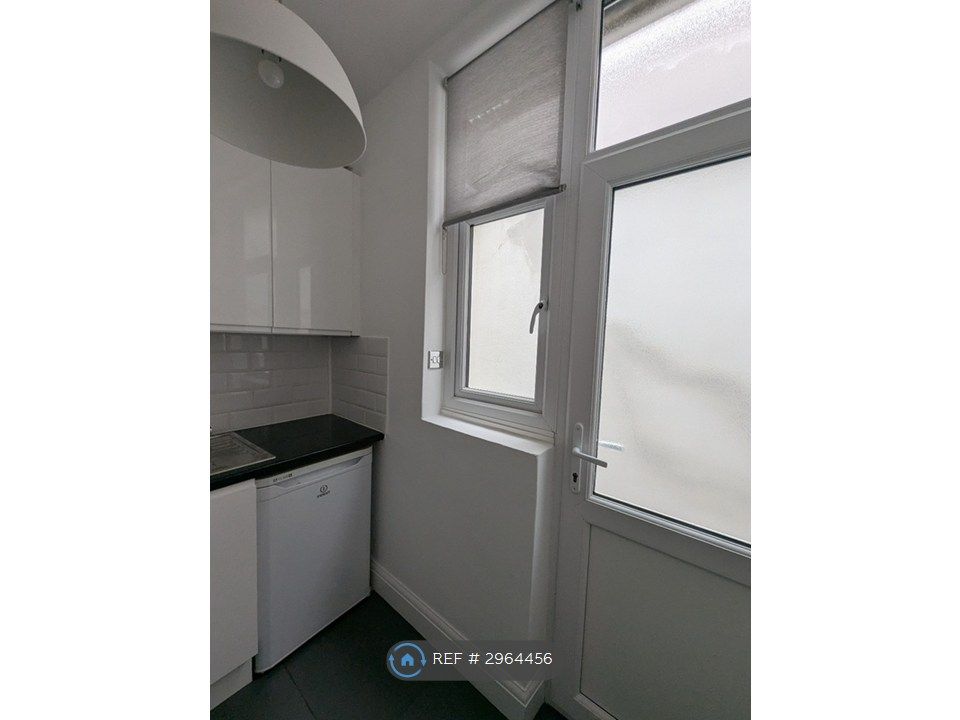 Property photo 3 of 31