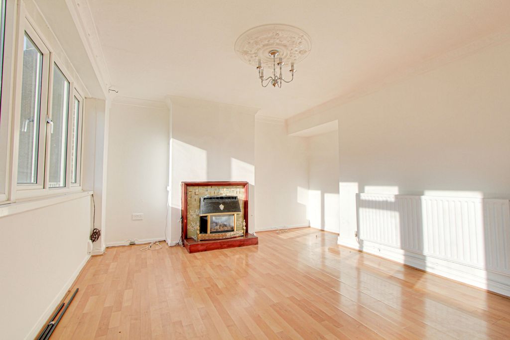 Property photo 1 of 6 Photo 5