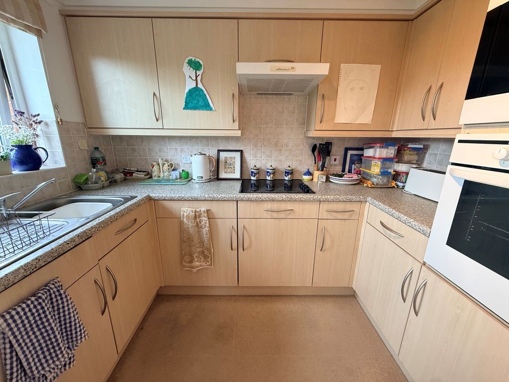 Property photo 3 of 6 Kitchen