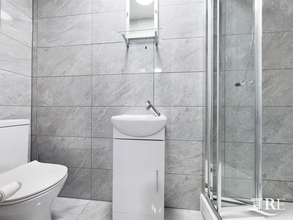 Property photo 2 of 6 Room 2 Ensuie.Jpg